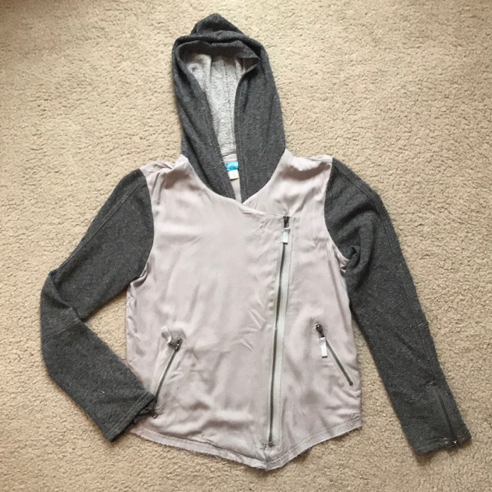 Buttons hooded jacket